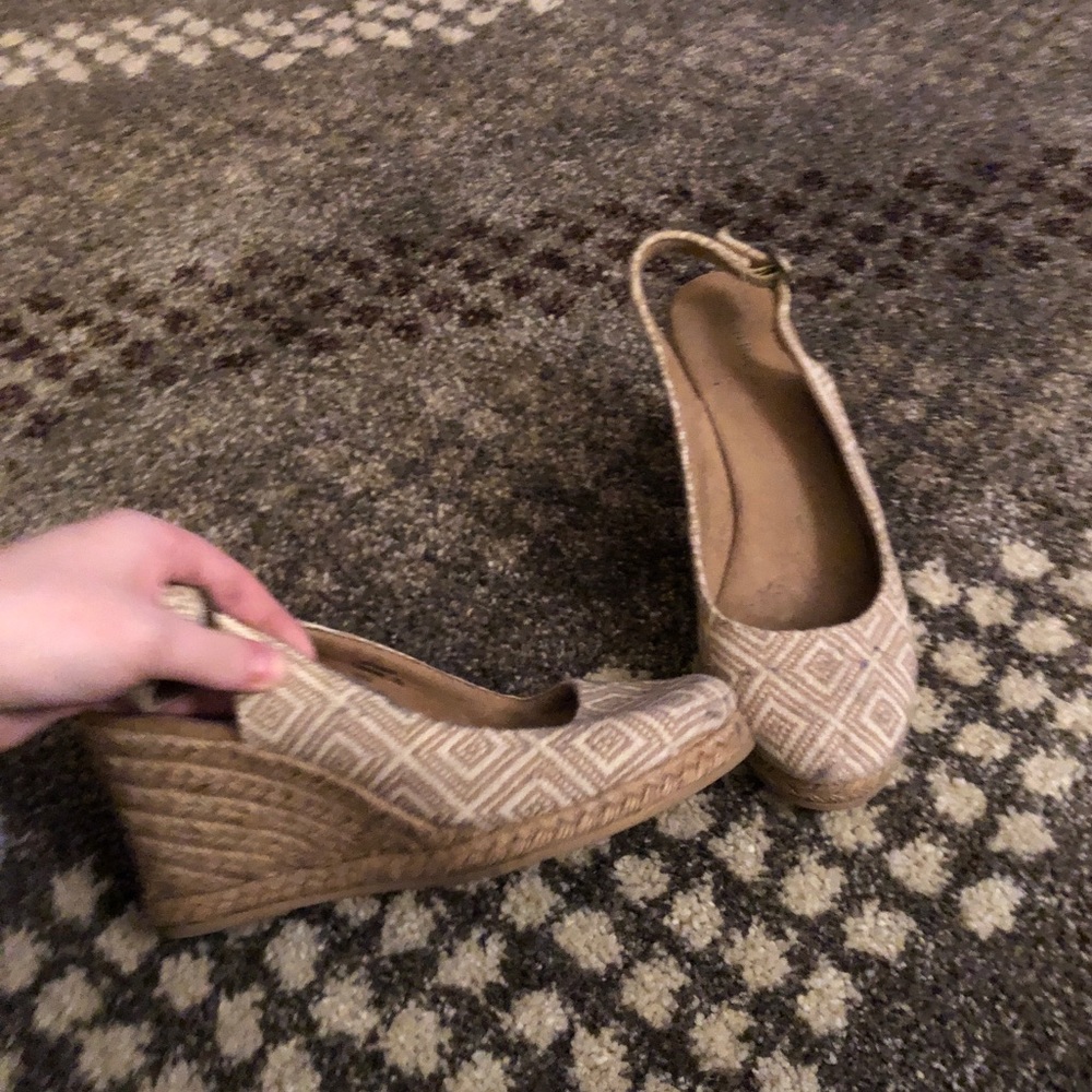Heeled woven shoes